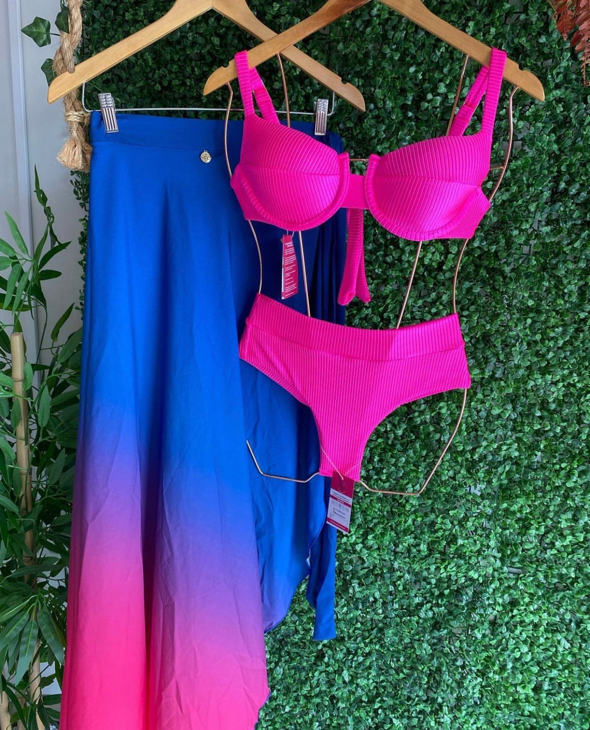 Biquíni Pink com Pareô Feminino – Conjunto Praia Confortável e Estiloso | Mais Vendidos